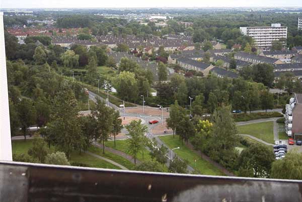 Al deze bewoners hebben geen idee wat er boven hun hoofden gebeurt.
